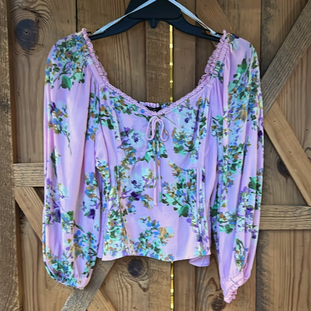 Women’s Jessica Simpson long sleeved printed blouse.